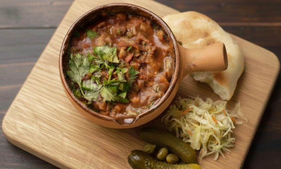 Gruzińskie Lobio – Pchnąca Uczta z Czerwonej Fasoli